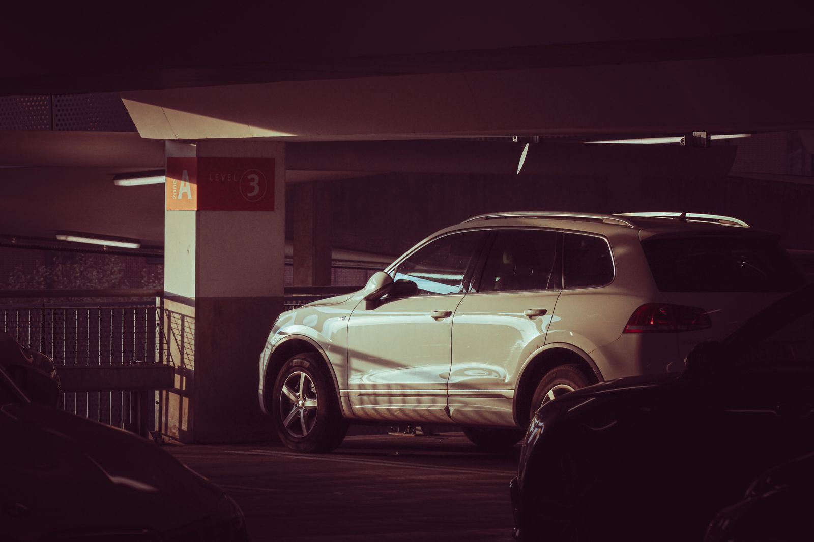 Area parkir dalam gedung